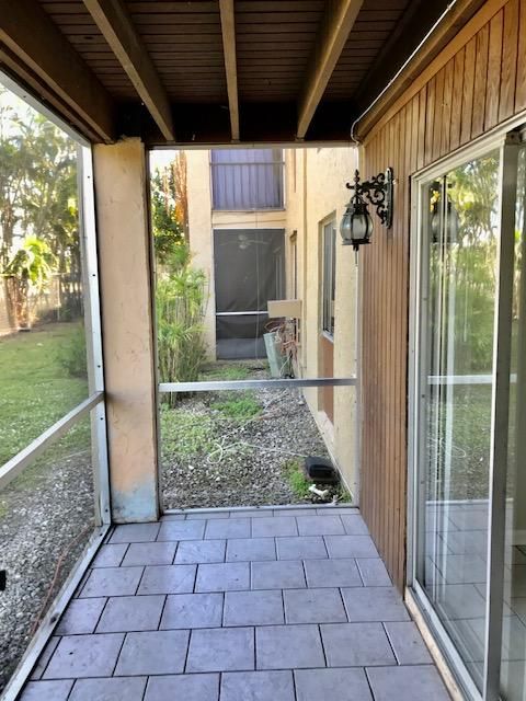 For Rent: $1,800 (2 beds, 1 baths, 702 Square Feet)