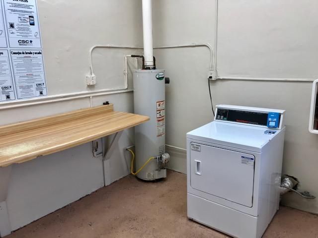 For Rent: $1,800 (2 beds, 1 baths, 702 Square Feet)