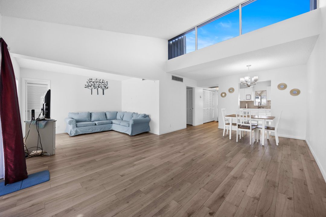 For Sale: $145,000 (1 beds, 1 baths, 940 Square Feet)