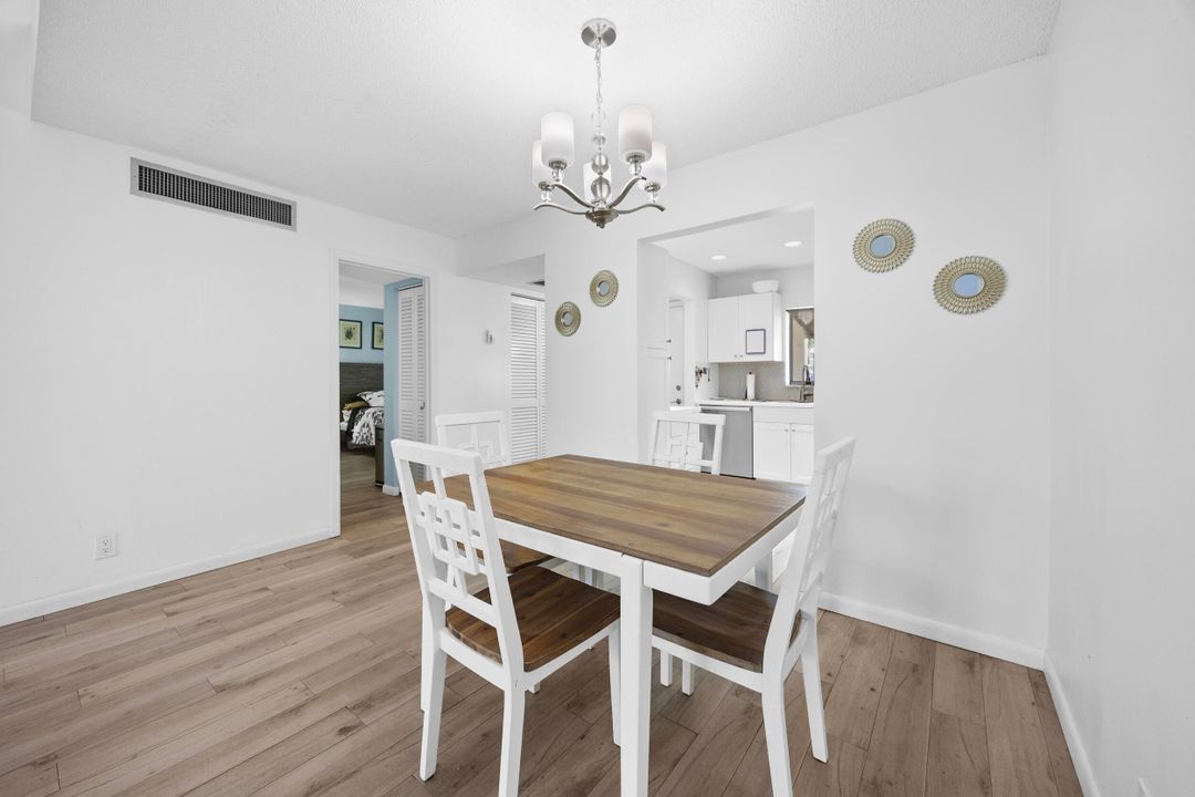 For Sale: $145,000 (1 beds, 1 baths, 940 Square Feet)