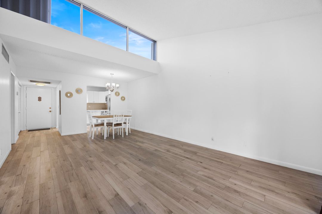 For Sale: $145,000 (1 beds, 1 baths, 940 Square Feet)