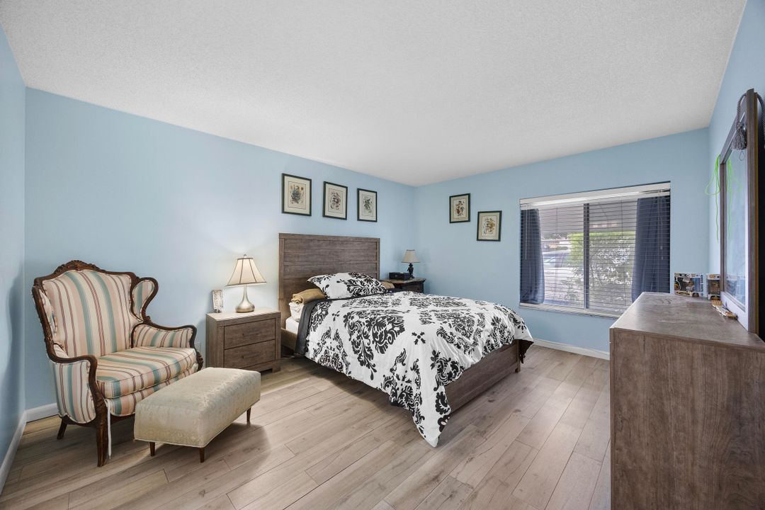 For Sale: $145,000 (1 beds, 1 baths, 940 Square Feet)