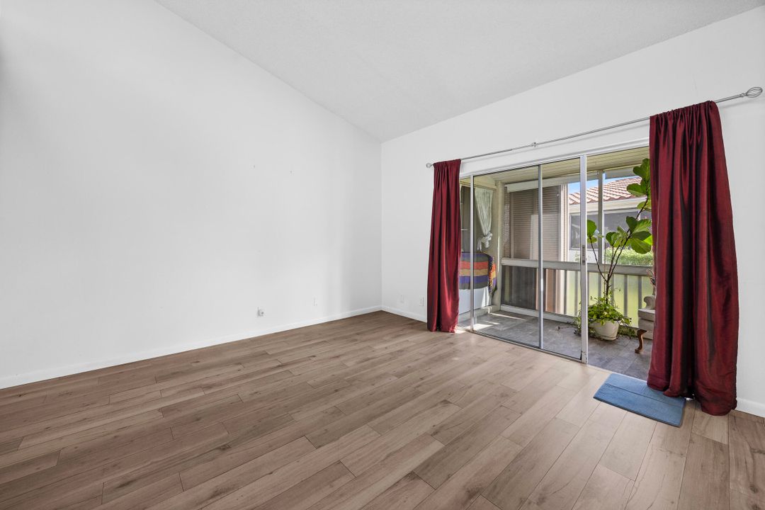 For Sale: $145,000 (1 beds, 1 baths, 940 Square Feet)