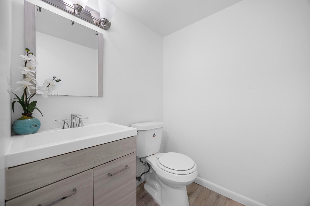 For Sale: $145,000 (1 beds, 1 baths, 940 Square Feet)