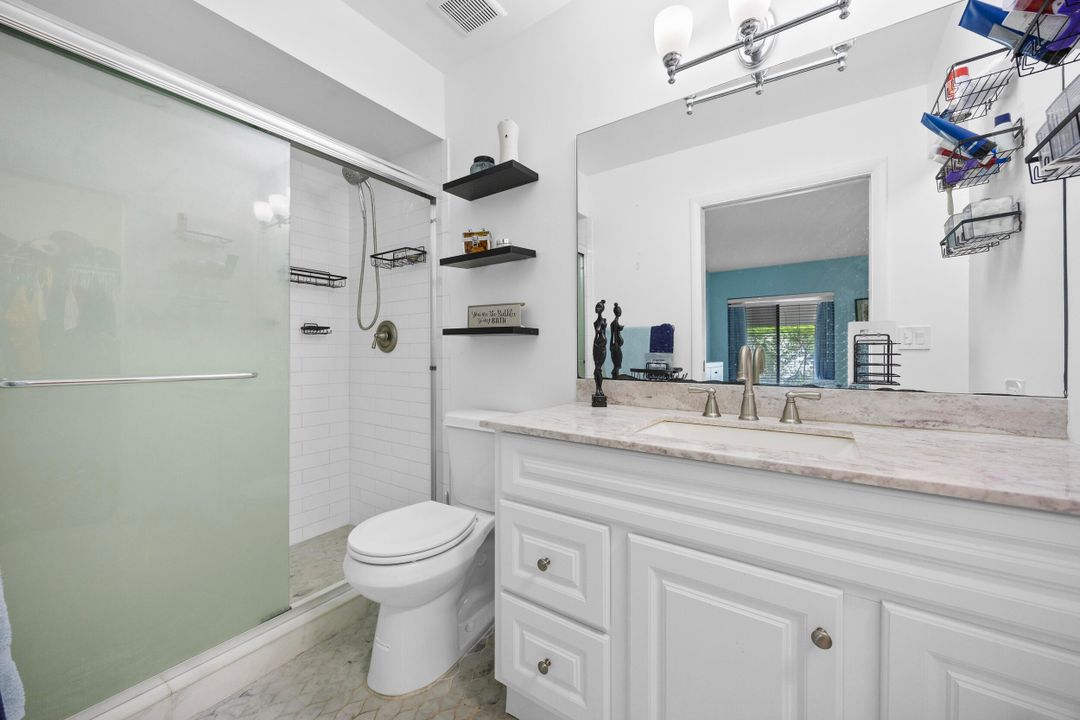 For Sale: $145,000 (1 beds, 1 baths, 940 Square Feet)