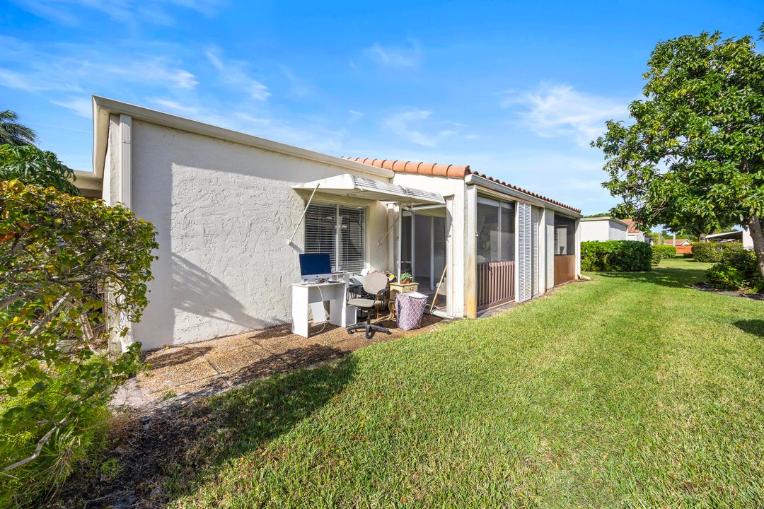 For Sale: $145,000 (1 beds, 1 baths, 940 Square Feet)