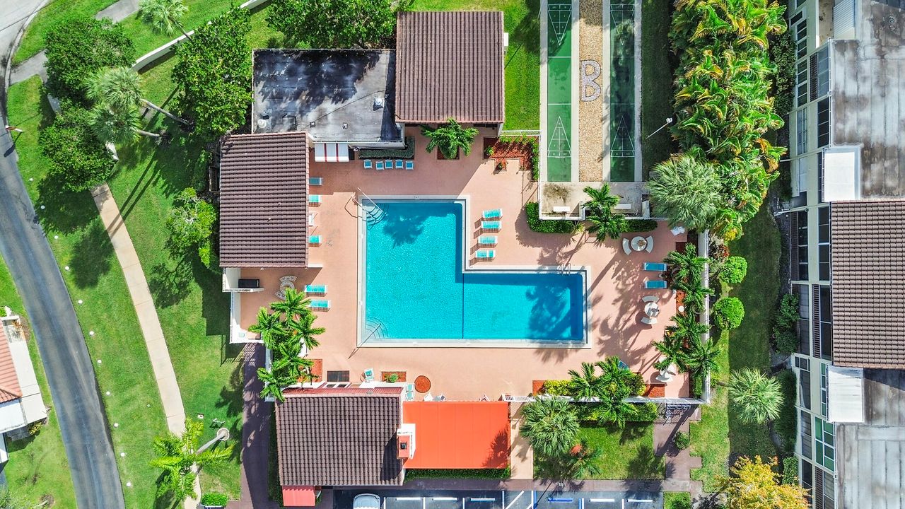 For Sale: $145,000 (1 beds, 1 baths, 940 Square Feet)