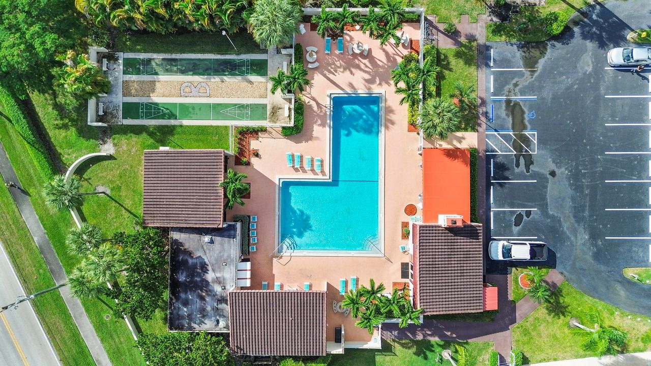 For Sale: $145,000 (1 beds, 1 baths, 940 Square Feet)