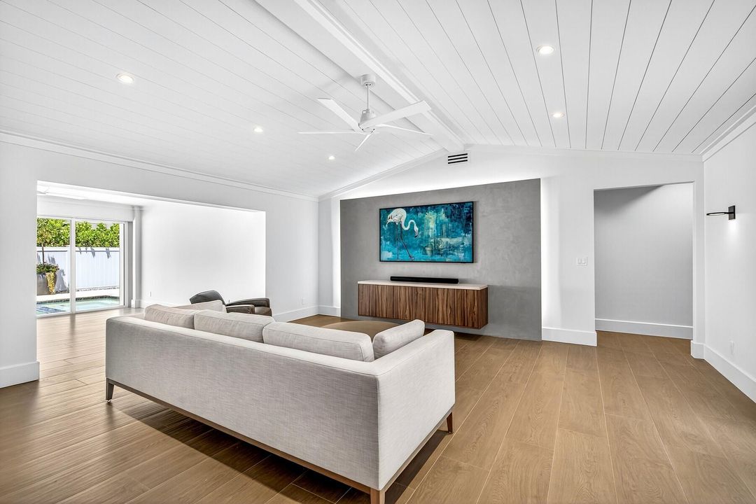 En Venta: $1,895,000 (4 camas, 2 baños, 2778 Pies cuadrados)