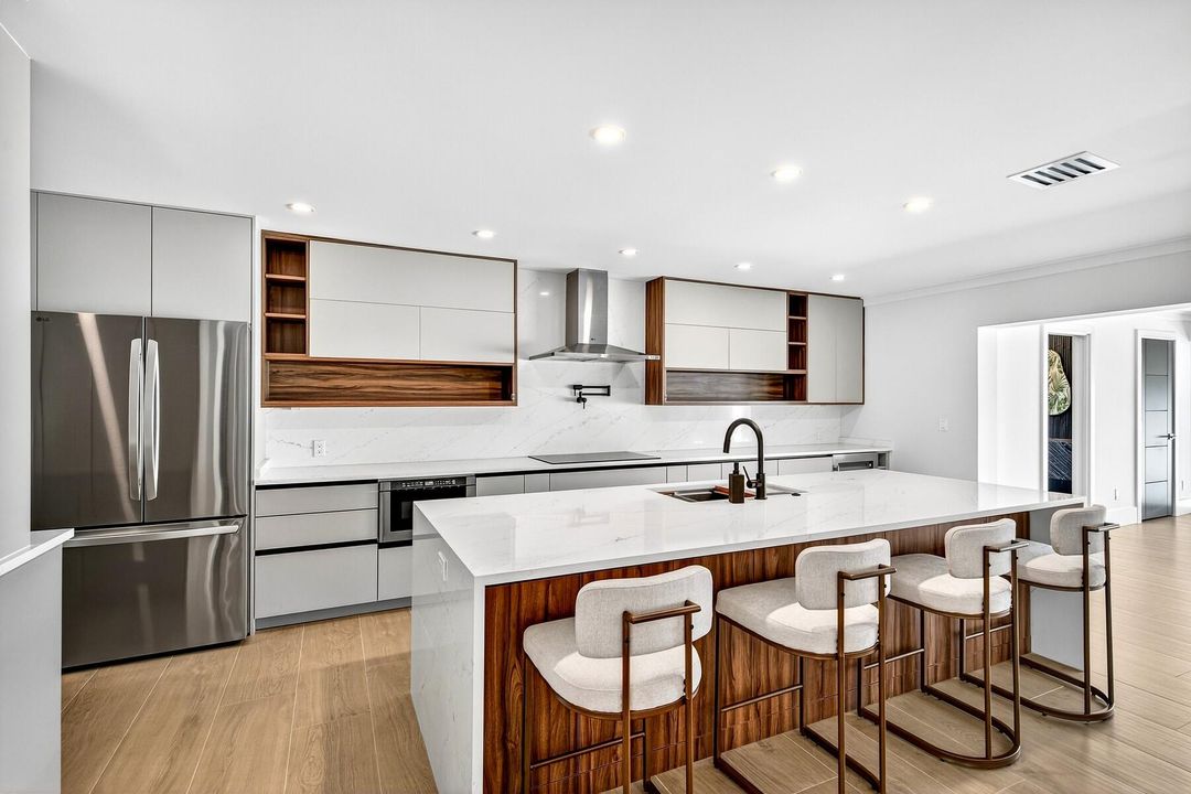 En Venta: $1,895,000 (4 camas, 2 baños, 2778 Pies cuadrados)