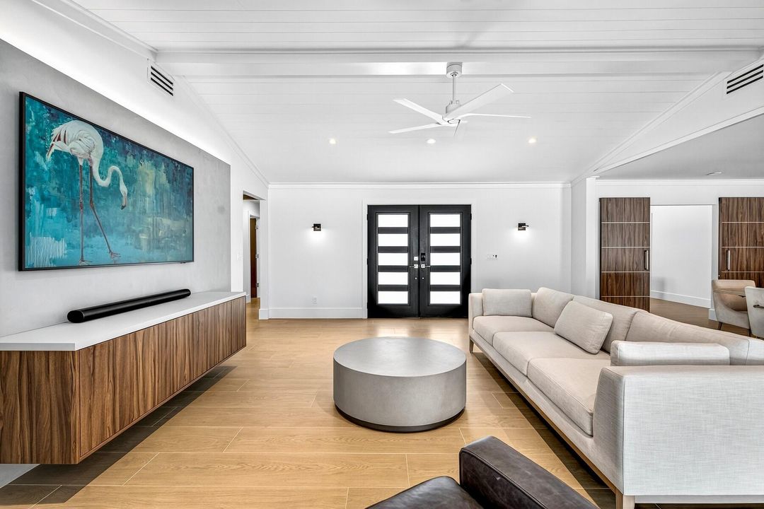 En Venta: $1,895,000 (4 camas, 2 baños, 2778 Pies cuadrados)