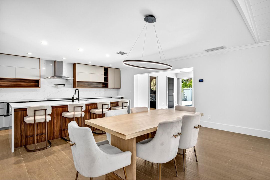 En Venta: $1,895,000 (4 camas, 2 baños, 2778 Pies cuadrados)