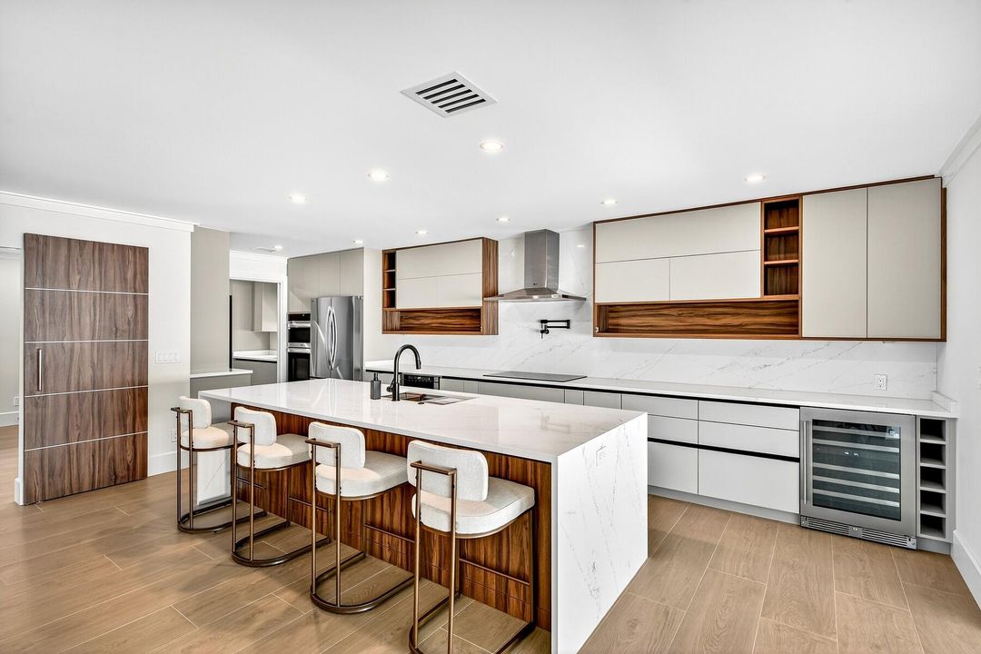 En Venta: $1,895,000 (4 camas, 2 baños, 2778 Pies cuadrados)