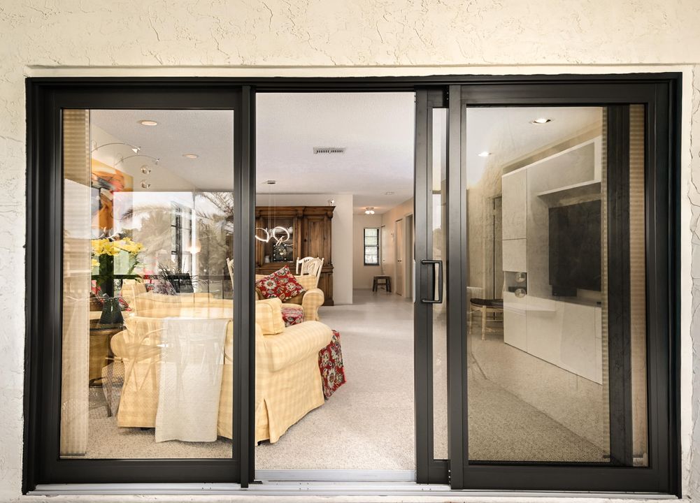 For Sale: $229,900 (2 beds, 2 baths, 1216 Square Feet)