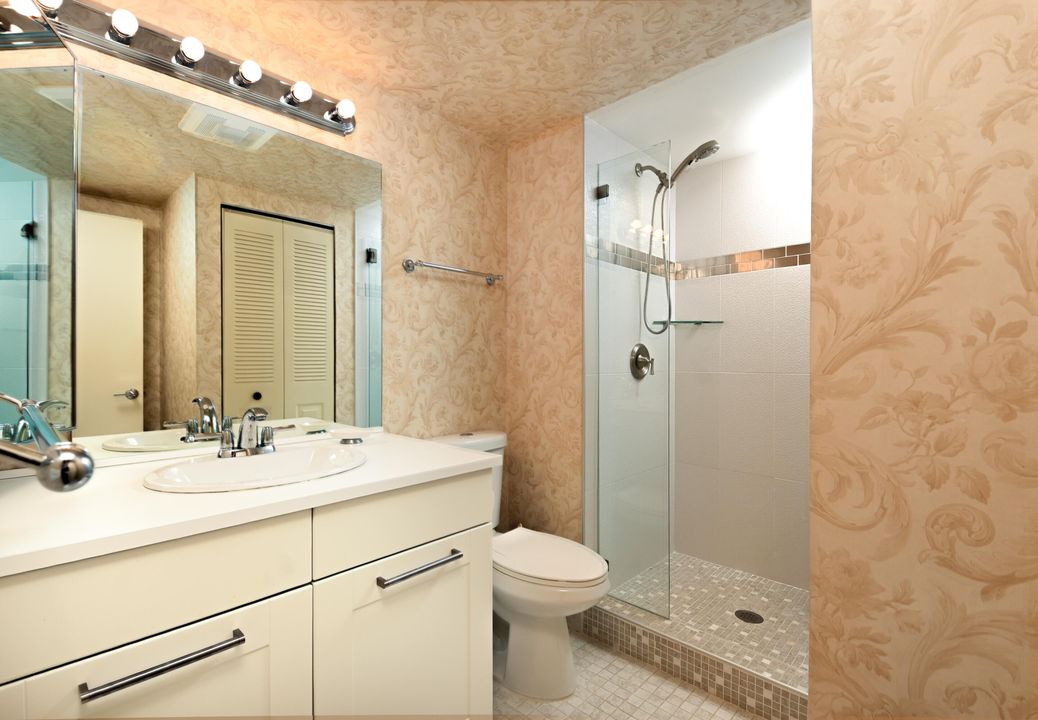 For Sale: $229,900 (2 beds, 2 baths, 1216 Square Feet)