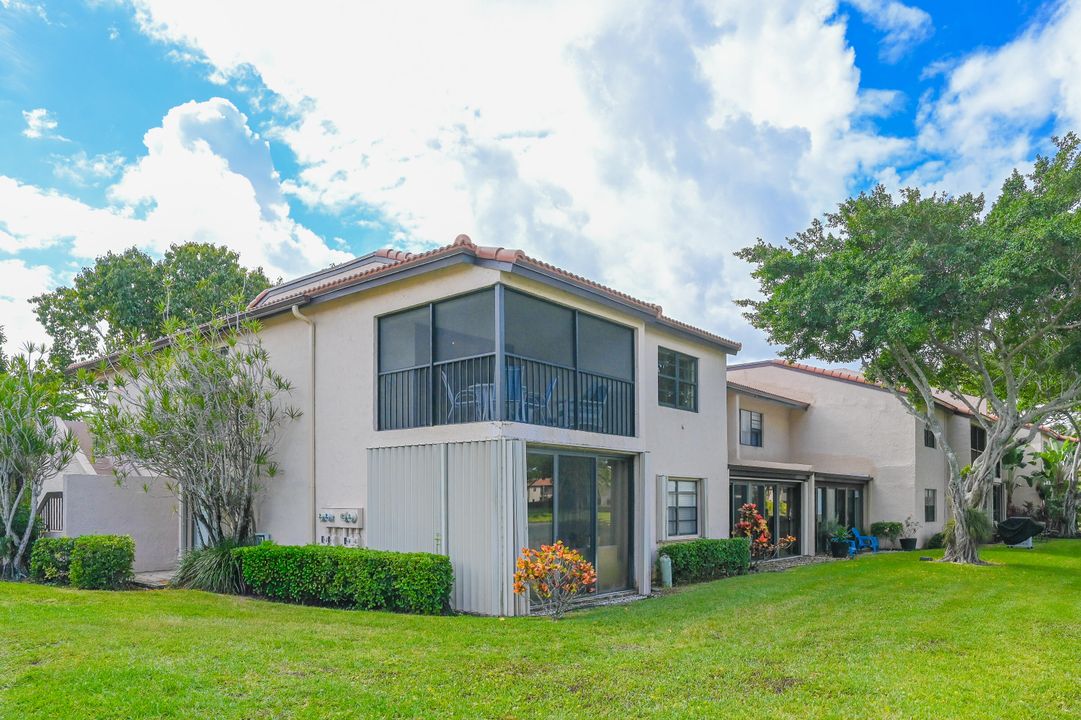 For Sale: $229,900 (2 beds, 2 baths, 1216 Square Feet)