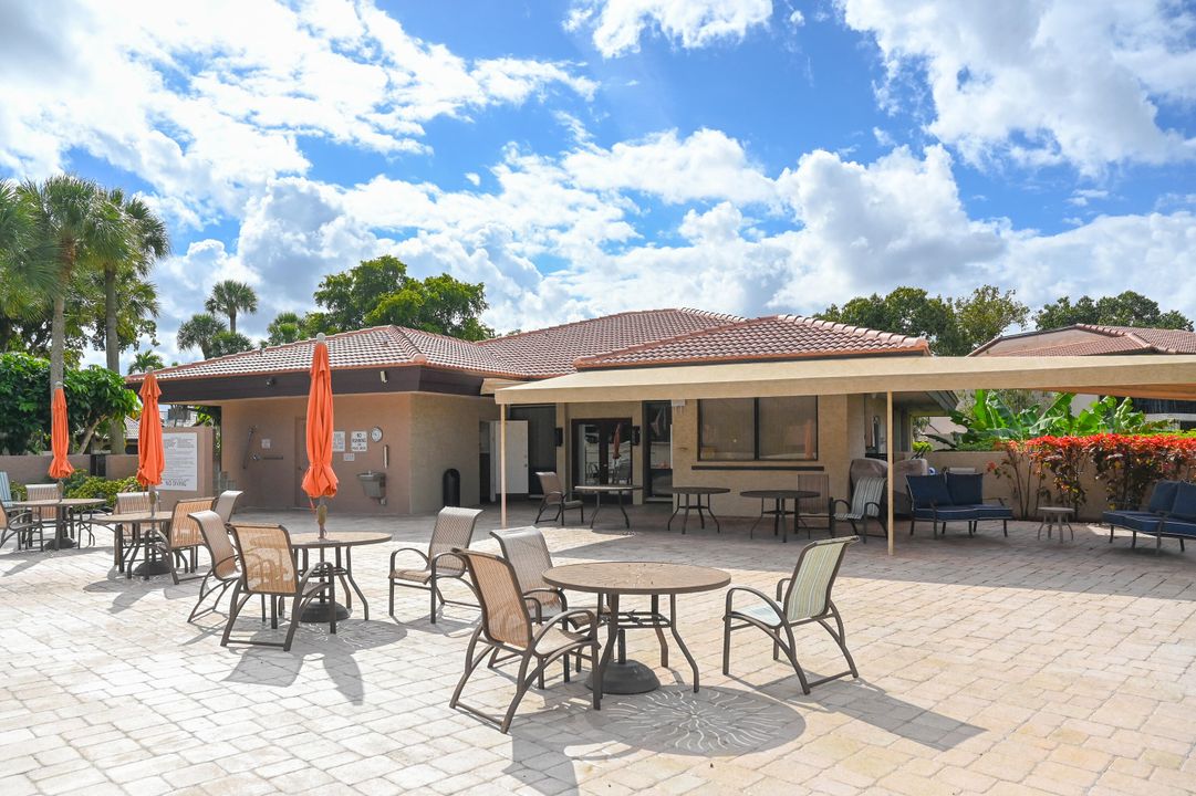 For Sale: $229,900 (2 beds, 2 baths, 1216 Square Feet)