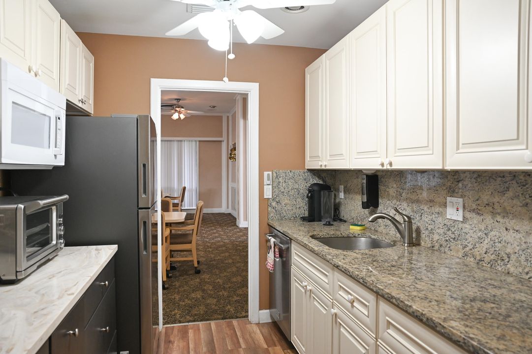 For Sale: $229,900 (2 beds, 2 baths, 1216 Square Feet)