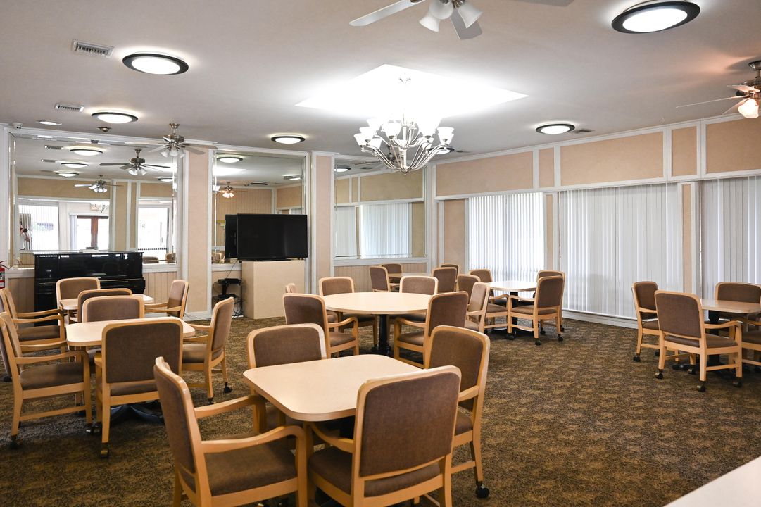 For Sale: $229,900 (2 beds, 2 baths, 1216 Square Feet)