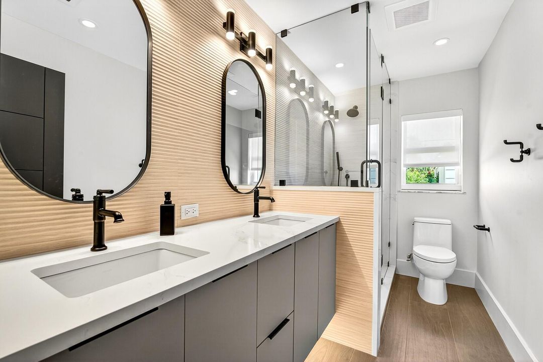 En Venta: $1,895,000 (4 camas, 2 baños, 2778 Pies cuadrados)