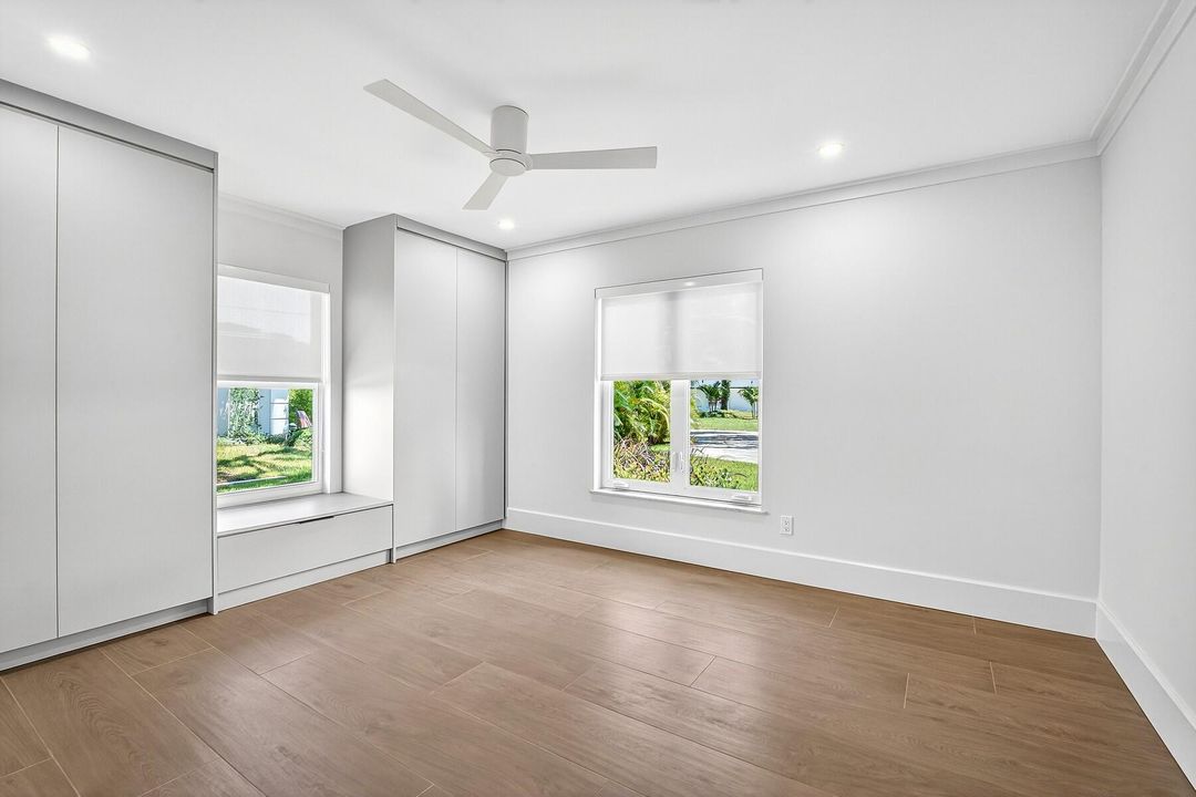 En Venta: $1,895,000 (4 camas, 2 baños, 2778 Pies cuadrados)