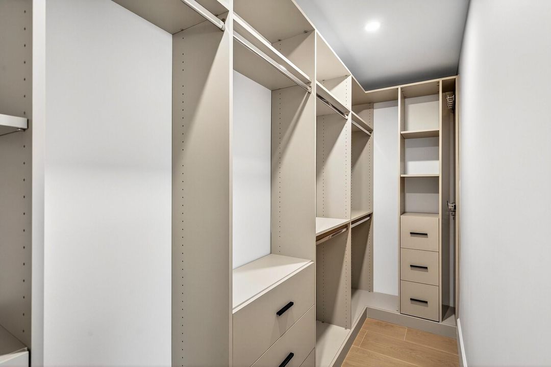 En Venta: $1,895,000 (4 camas, 2 baños, 2778 Pies cuadrados)