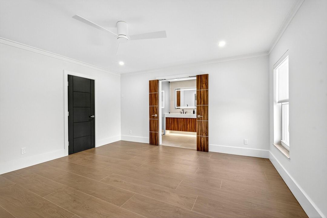 En Venta: $1,895,000 (4 camas, 2 baños, 2778 Pies cuadrados)