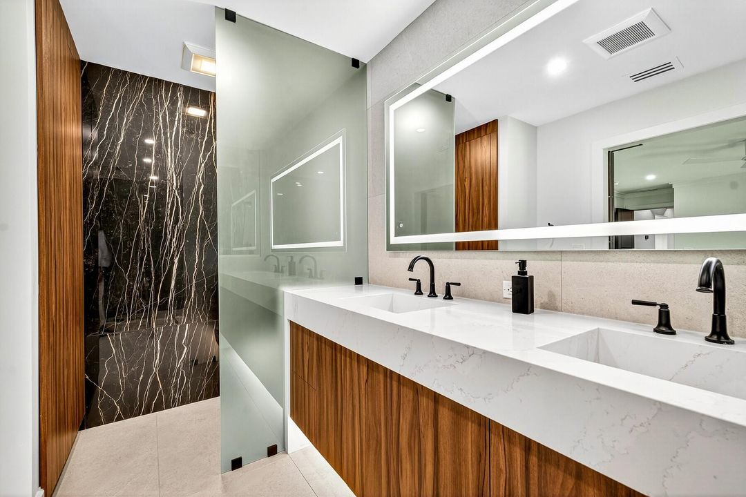 En Venta: $1,895,000 (4 camas, 2 baños, 2778 Pies cuadrados)