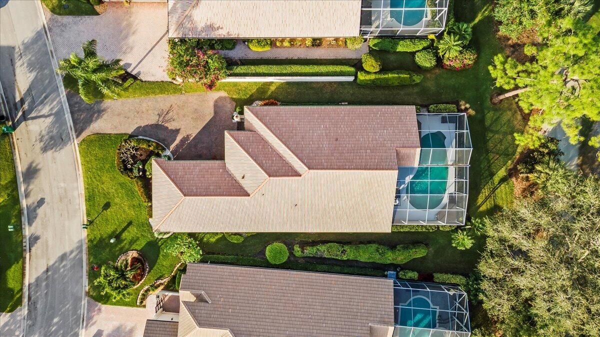 На продажу: $569,000 (2 спален, 2 ванн, 1940 Квадратных фут)