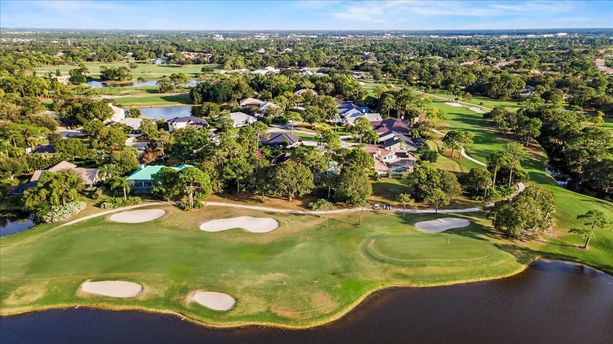 На продажу: $569,000 (2 спален, 2 ванн, 1940 Квадратных фут)