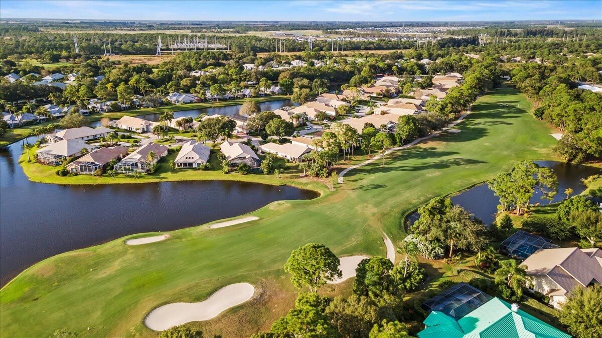 На продажу: $569,000 (2 спален, 2 ванн, 1940 Квадратных фут)