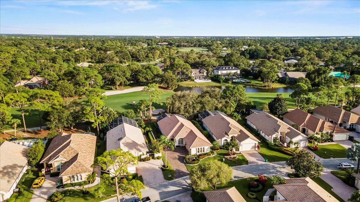 На продажу: $569,000 (2 спален, 2 ванн, 1940 Квадратных фут)