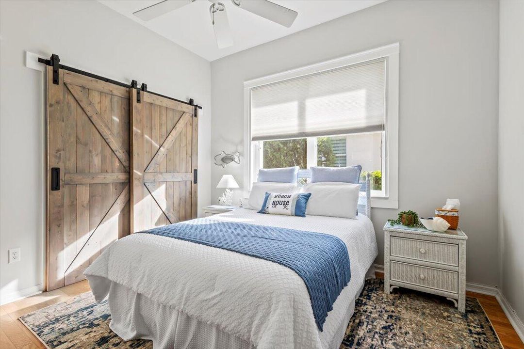 На продажу: $569,000 (2 спален, 2 ванн, 1940 Квадратных фут)