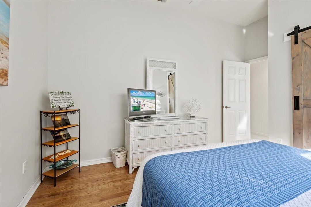 На продажу: $569,000 (2 спален, 2 ванн, 1940 Квадратных фут)