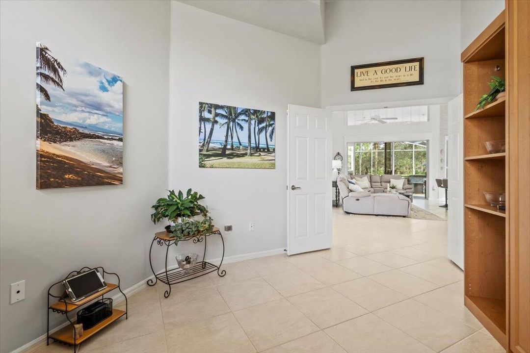 На продажу: $569,000 (2 спален, 2 ванн, 1940 Квадратных фут)