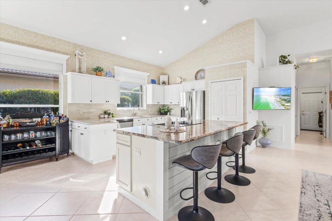 На продажу: $569,000 (2 спален, 2 ванн, 1940 Квадратных фут)