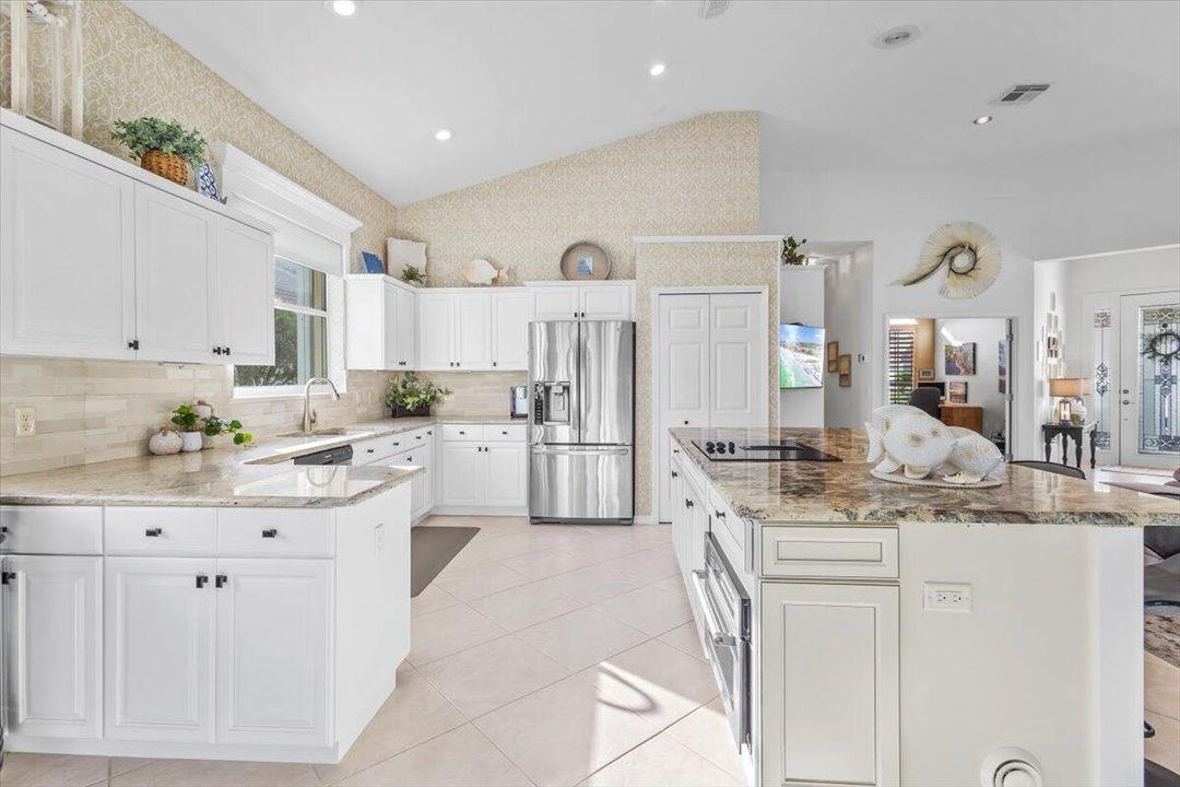 На продажу: $569,000 (2 спален, 2 ванн, 1940 Квадратных фут)