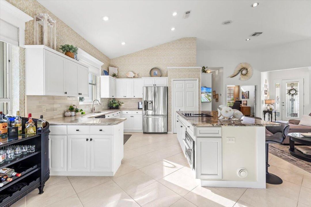 На продажу: $569,000 (2 спален, 2 ванн, 1940 Квадратных фут)