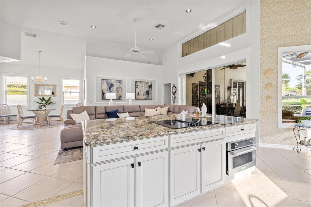 На продажу: $569,000 (2 спален, 2 ванн, 1940 Квадратных фут)