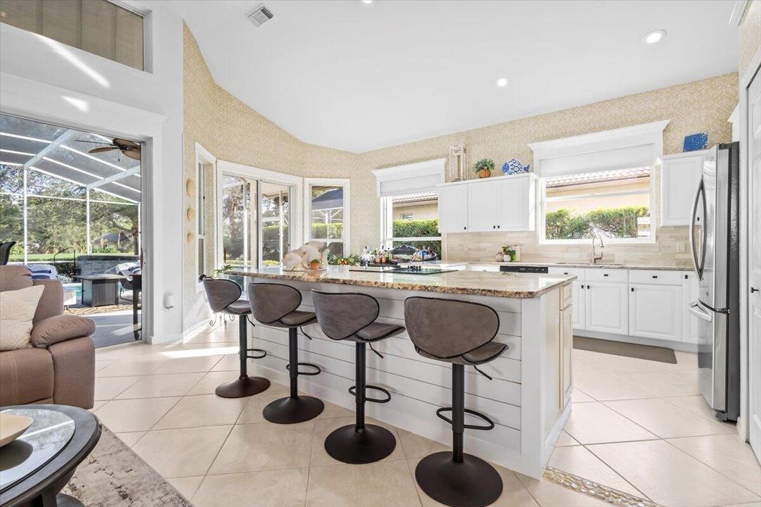 На продажу: $569,000 (2 спален, 2 ванн, 1940 Квадратных фут)