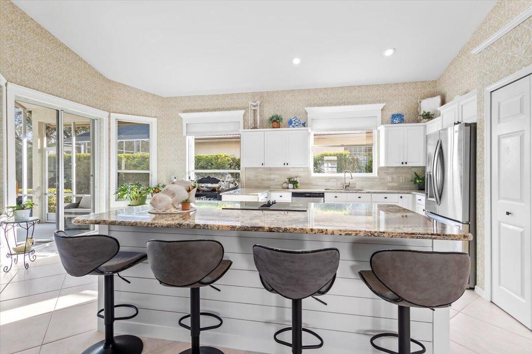 На продажу: $569,000 (2 спален, 2 ванн, 1940 Квадратных фут)