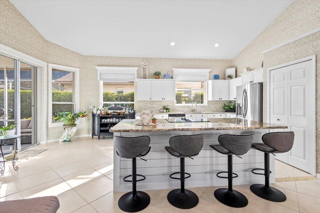 На продажу: $569,000 (2 спален, 2 ванн, 1940 Квадратных фут)