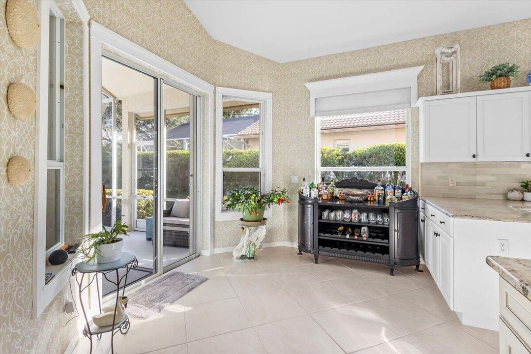 На продажу: $569,000 (2 спален, 2 ванн, 1940 Квадратных фут)