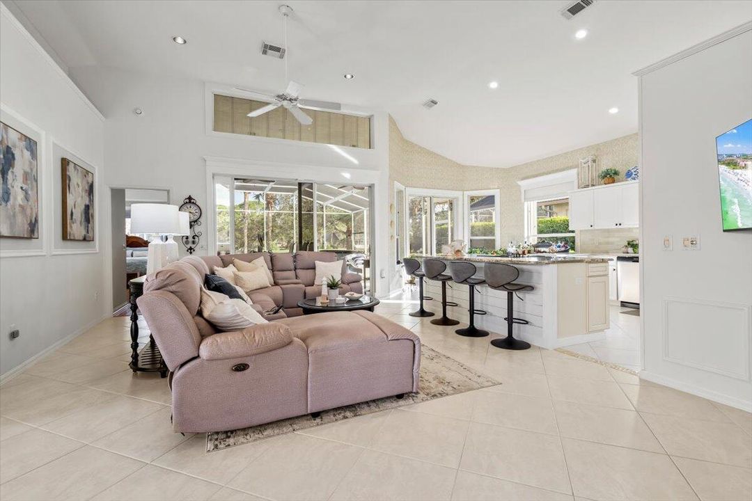 На продажу: $569,000 (2 спален, 2 ванн, 1940 Квадратных фут)