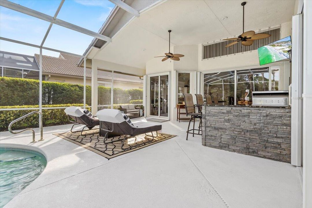 На продажу: $569,000 (2 спален, 2 ванн, 1940 Квадратных фут)