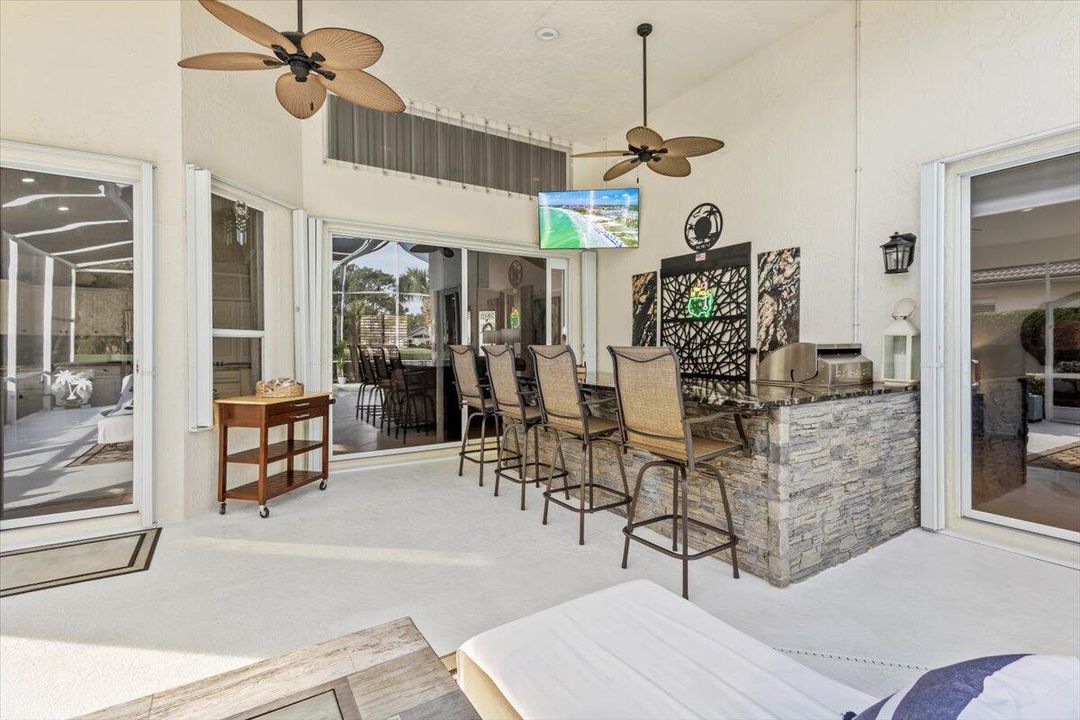 На продажу: $569,000 (2 спален, 2 ванн, 1940 Квадратных фут)