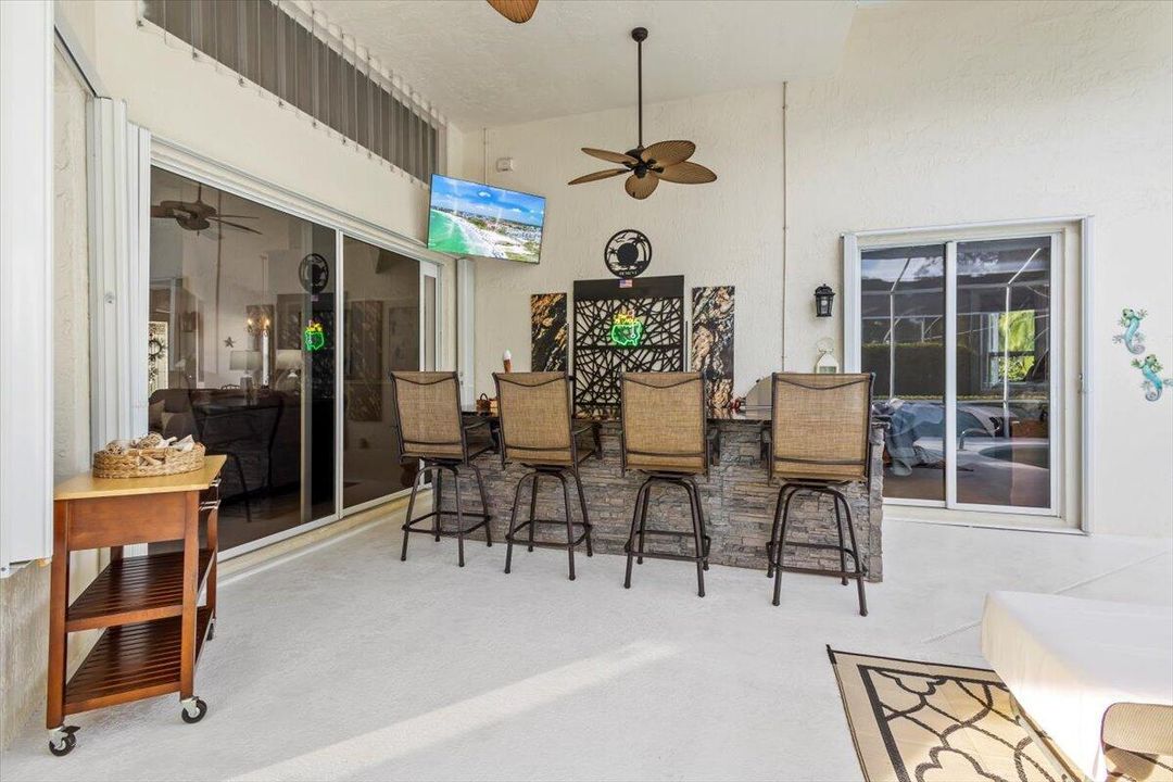 На продажу: $569,000 (2 спален, 2 ванн, 1940 Квадратных фут)