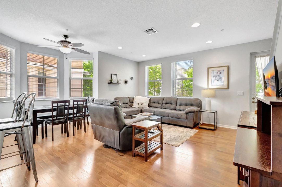 出租: $3,500 (3 贝兹, 2 浴室, 2163 平方英尺)