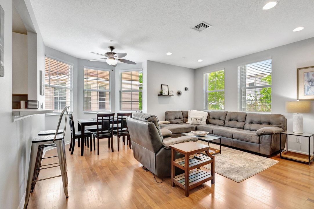 出租: $3,500 (3 贝兹, 2 浴室, 2163 平方英尺)