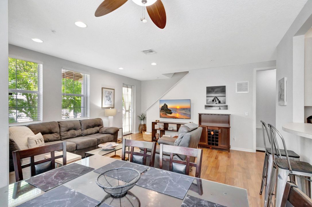 出租: $3,500 (3 贝兹, 2 浴室, 2163 平方英尺)